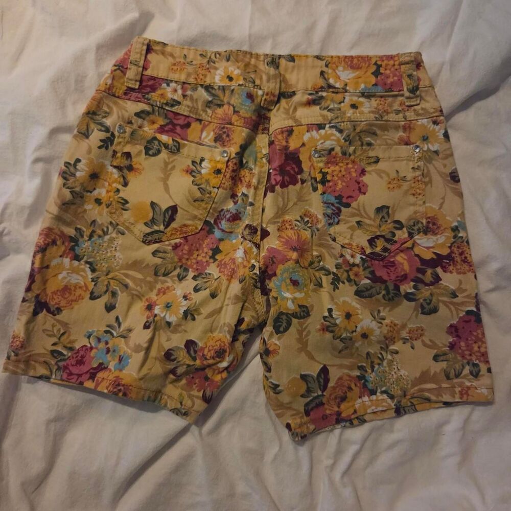 Boho Floral Stretchy Shorts Embellished Pockets – Size 3/4 summer cottagecore